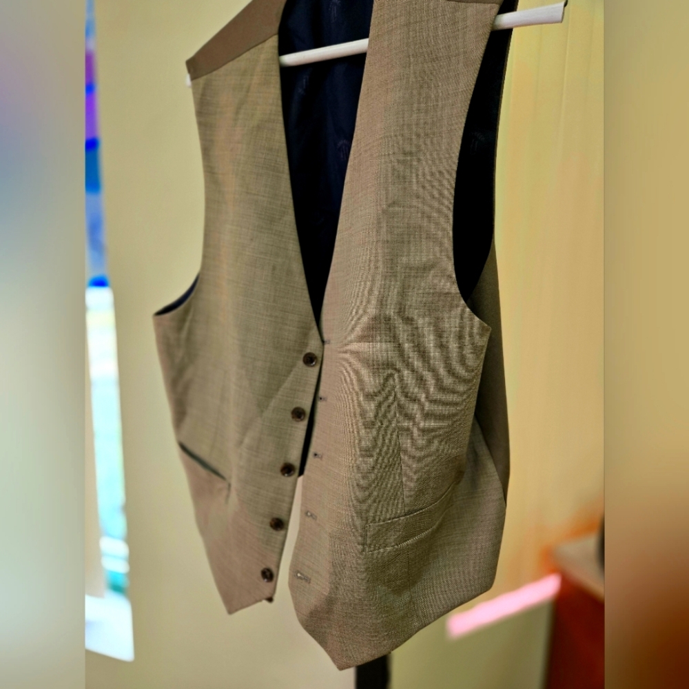 Mens brown vest
